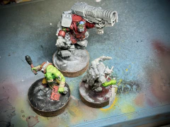 Just three lil guys, hanging out. A chunky boy, a stabby boy and a boy with an ice cream cone🍦
