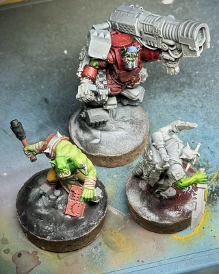 Just three lil guys, hanging out. A chunky boy, a stabby boy and a boy with an ice cream cone🍦