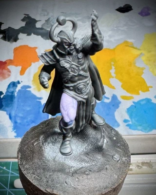 Shiny, shiny, shiny knee of purple…