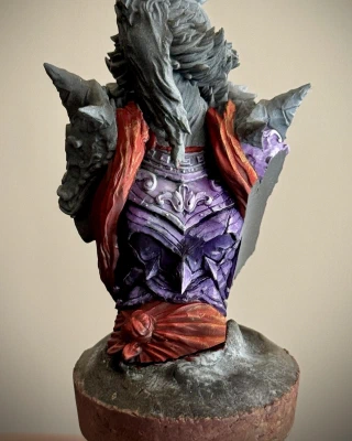 Starting to add the first sketchy texture marks to differentiate materials on the Spooky Lady.