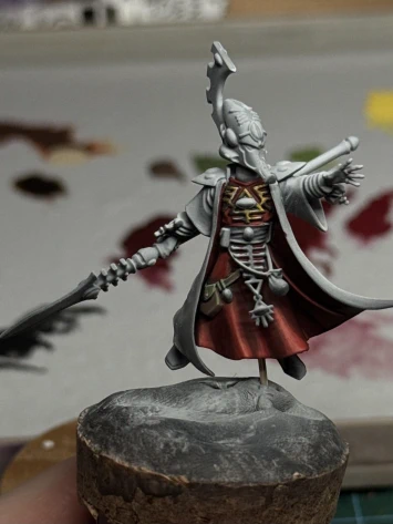 A little bit of green for his pouches, a little bit of yellow for his t-shirt. Really the perfect set of colours for a painter with partial _red-green colour blindness_ who has self-imposed smooth blending on himself.