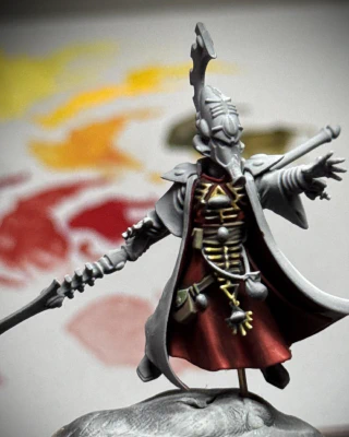 It’s not exactly shiny yet, but I think the ‘metallic’ area at least looks like it’s reflecting light a little differently from the ‘cloth’.