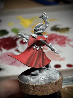 _Rear_ view of the same lil guy showing the folds in his flappy red cape/overcoat. Definitely more blending needed, but shadow and highlights are now picked out in Actual Colour.
