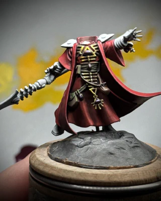 The little man now has some little bags and little gems. Also: is headless (ideally temporarily).