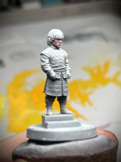 A little flesh colour added to his face and this mini starts to look even more like Peter Dinklage…
