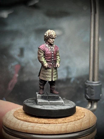 Someone has clearly spilled a whole can of oil all over this little step in King’s Landing. No wonder he looks dour.