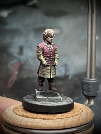 Someone has clearly spilled a whole can of oil all over this little step in King’s Landing. No wonder he looks dour.