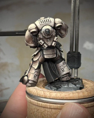 As grim and dark a posterior as John Warhammer ever could have dreamed. I’m trying for a beaten-up pearlescent effect rather than a metallic. I think the secondary reflections on the underside of the pauldrons are doing the heavy lifting at the moment.