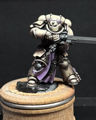 Fancy Lad’s skirt and… tiara?… are now picked out in purples, while ‘metallics’ are picked out in grey. They really need more of a contrast jump to read as metallic, but they currently have a stone-y vibe that I don’t hate.