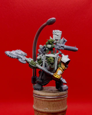 Starting to enyellow one of the mini’s arms, mainly using reds and oranges 🤷‍♂️. The photo is 10x clearer than normal in its new light box! Worryingly, defect-exposingly, clear… oh no