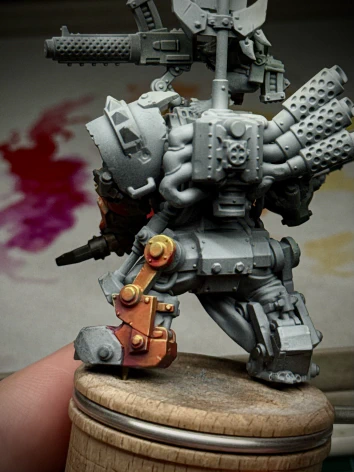 The rear of the Ork boss is mostly still primer, but an attempt is being made to remember yellow on his leg. The majority of this mini will be trying to remember yellow on things.