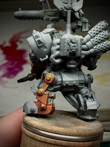 The rear of the Ork boss is mostly still primer, but an attempt is being made to remember yellow on his leg. The majority of this mini will be trying to remember yellow on things.