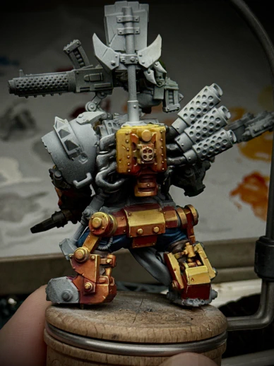 A single actually-yellow heel highlight added and, if you squint, the rest of it may start to look like the same colour but in shade/lit by a secondary source?