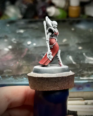 A side view of the same lady (not a bug) showing the extent of the yellow in the highlights, the blue in the shadows, against a red midtone.