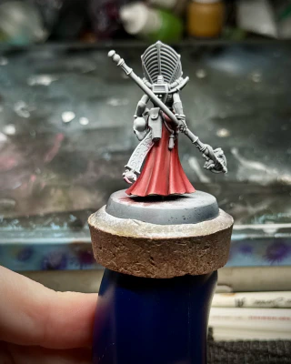 The flowing train of the rear of the model hopefully distracts from the absolute carnage of my painting desk that I’m only now realising is clearly visible in the background of the shot, strewn with paint pots, tubes and brushes.