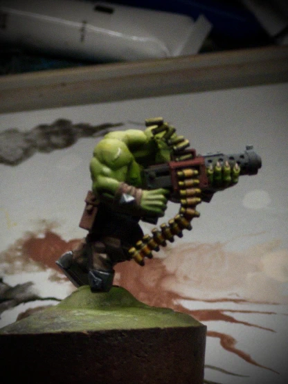 A side view of the Ork! Secret reveal that this was not a 2D standee all along. The photo quality isn’t great, but I’m trying to give the impression of two different metallics, ‘brass’ and ‘gunmetal’. Both started as sketchy monochrome, then colour washes. I think the brass might work with another contrast pass, but the ‘gunmetal’ barrel is an outright powdery-grey failure. Must try harder, A-.
