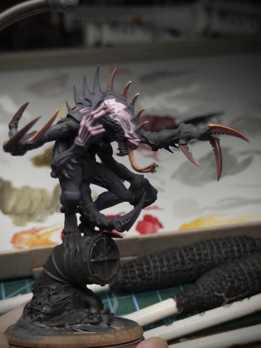 Attempting to make the spiky bits look spikier using orange-into-yellow edge highlights. A couple of tiny, pure white dots have been added to the tips of the uppermost-facing points.