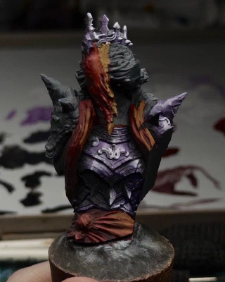 A Spooky Lady recap! This is a miniature display bust of a veiled and crowned undead lady in heavy spiked armour. Only two sets of colours are currently in use: the armour is picked out in purples and pinks while her veil, scarf and sash share the same red tones. Extreme highlights are placed to suggest that the purple surfaces are ‘shiny’. A small cast shadow from one of the spikes has been painted over the scarf to help imply directional light.