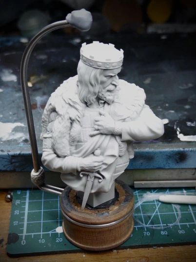 Macbeth! Hot potato, orchestra stalls, Puck will make amends! (A large newly-assembled resin bust of the Scottish gentleman. All knives and shawls and crown.)