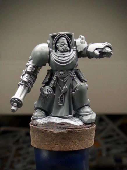 A friendly giant space wizard arrives on the painting handle, gatling gun safely lowered, admonishing subject or subjects unseen with a raised finger. He’s wearing what appears to be a cooking apron and has presumably been interrupted while baking biscuits.