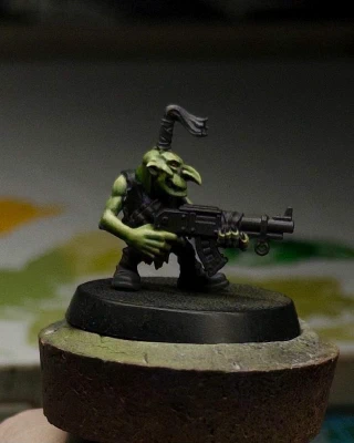 Feels like a long time since I’ve held a brush, so doing a little comfort-zone practice on a tiny little gretchin-wivva-gun. His face, dear reader, is hilariously malevolent. Green-on-purple-on-black again for the skin. The rest of the mini is still black primer.