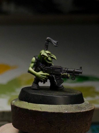 Feels like a long time since I’ve held a brush, so doing a little comfort-zone practice on a tiny little gretchin-wivva-gun. His face, dear reader, is hilariously malevolent. Green-on-purple-on-black again for the skin. The rest of the mini is still black primer.